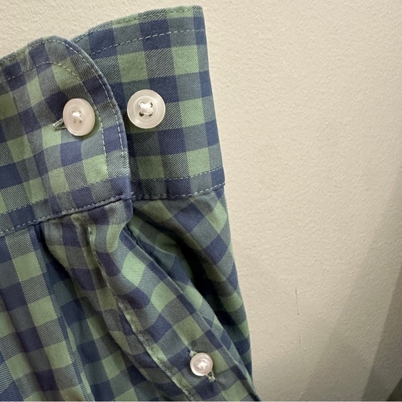 Duluth Trading Co. untucked button up 2XL - Picture 6 of 7
